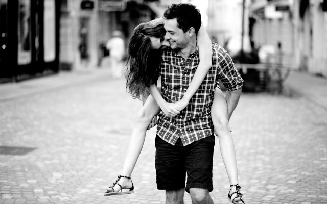 Man woman holding hands kissing free wallpaper - medium preview image