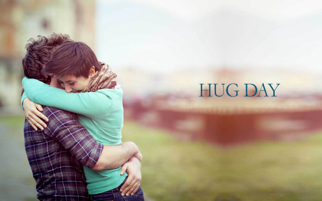 Couple hugging fountain hug day free wallpaper - medium preview image