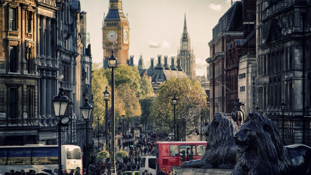 City street lion statue clock free wallpaper - medium preview image