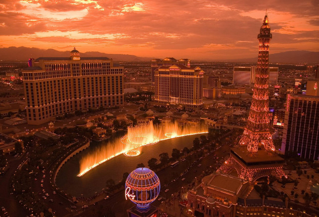 City fountain sunset red sky free wallpaper - medium preview image