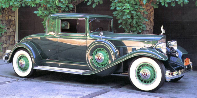 Old model car garage tree free wallpaper - medium preview image
