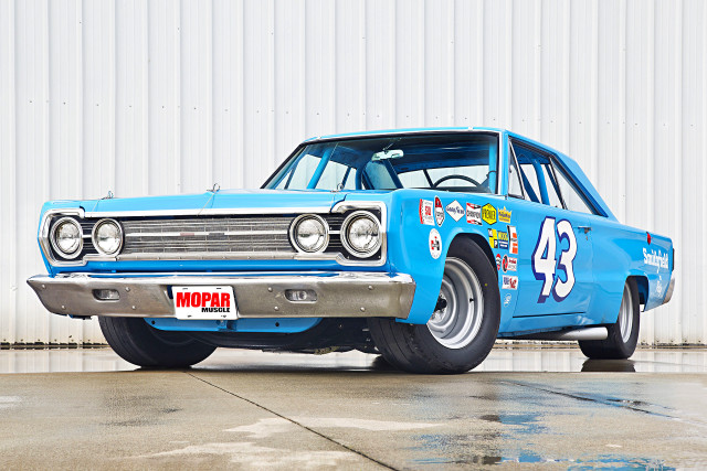 Blue car numbers garage white free wallpaper - medium preview image