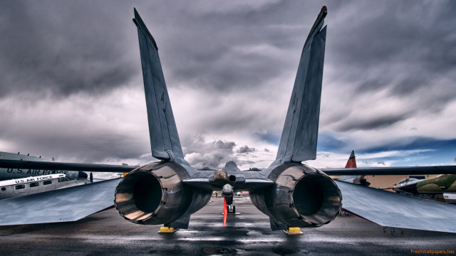 Jet plane airport tarmac cloudy free wallpaper - medium preview image