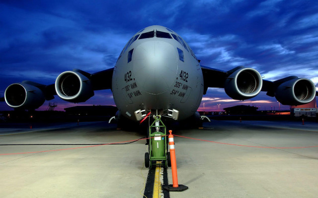 Jetliner airport tarmac night sky #4 free wallpaper - medium preview image