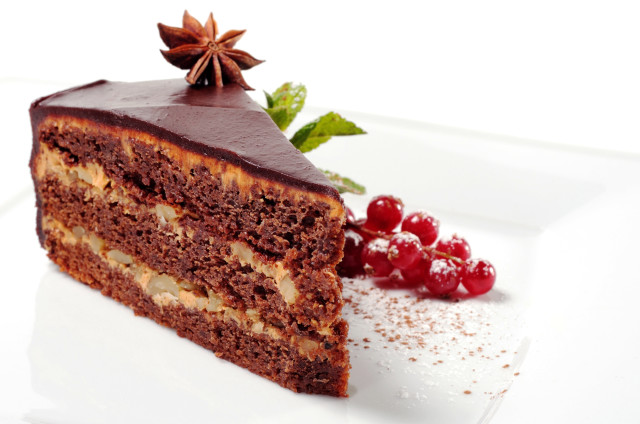 Chocolate cake bite berries side free wallpaper - medium preview image