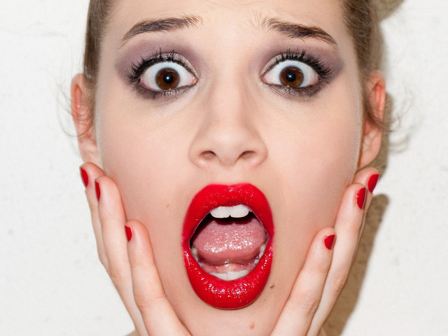 Shock art photorealistic fashion nails free wallpaper - medium preview image