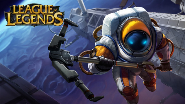 Man space suit holding sword free wallpaper - medium preview image