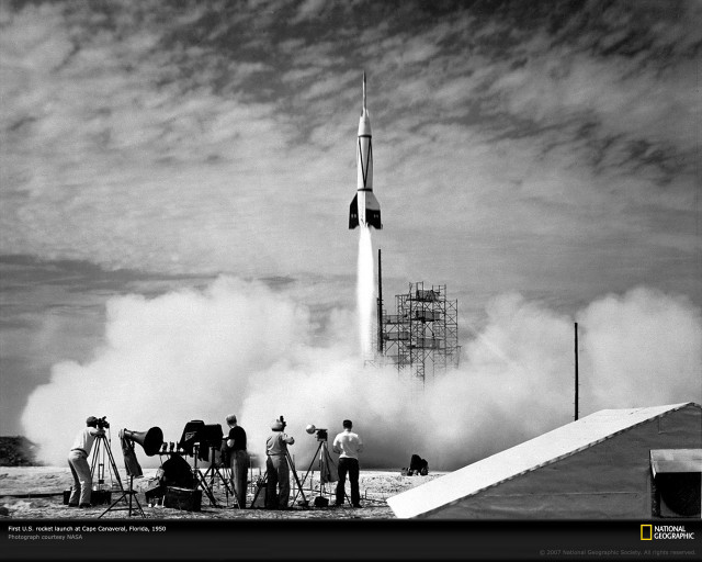 Rocket cloudy smoke ladder group free wallpaper - medium preview image