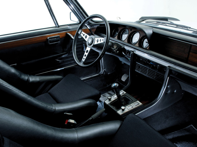 Car dashboard steering wheel clock #3 free wallpaper - medium preview image