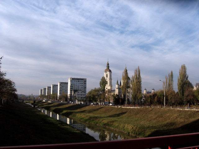 Danube river city bridge red free wallpaper - medium preview image