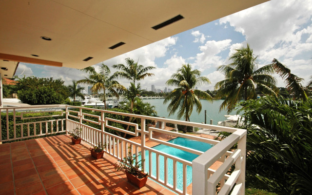 Balcony pool palm view city free wallpaper - medium preview image