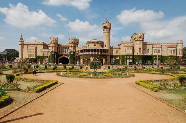 Large building tower clock garden #4 free wallpaper - medium preview image