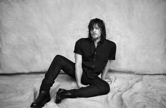 Man sitting bed crossed legs free wallpaper - medium preview image