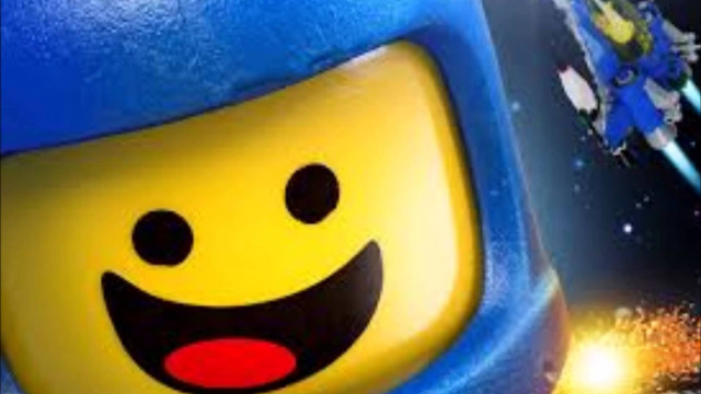 Lego blue helmet yellow face free wallpaper - medium preview image