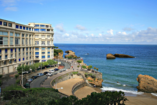 Beach city view cliffside building free wallpaper - medium preview image