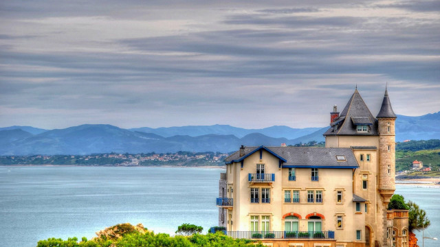 Large building tower water mountains free wallpaper - medium preview image