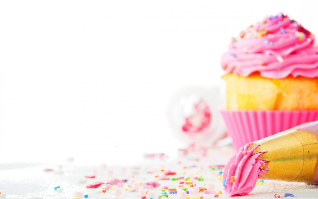 Cupcake pink frosting sprinkles table free wallpaper - medium preview image