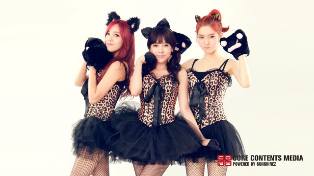 Three girls costumes teddy bear free wallpaper - medium preview image