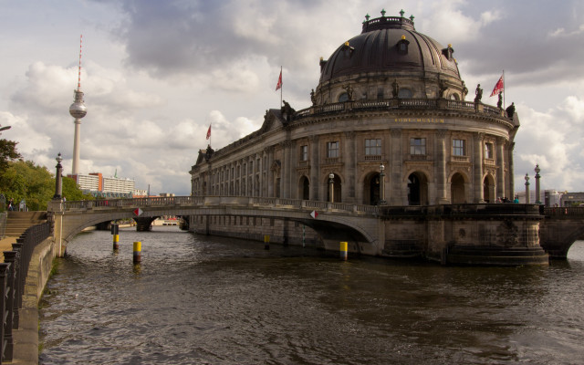 Berlin secession bridge river castle free wallpaper - medium preview image