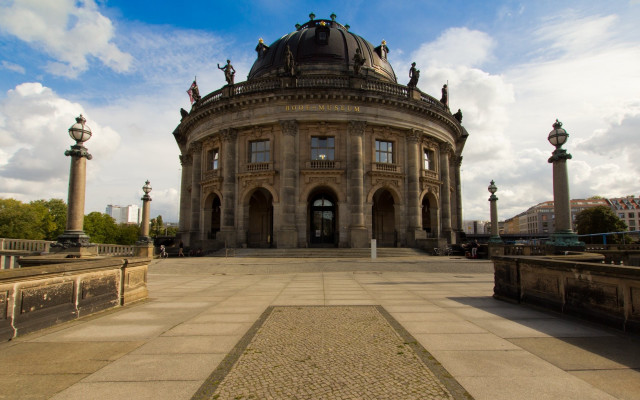 Large building dome walkway statues free wallpaper - medium preview image