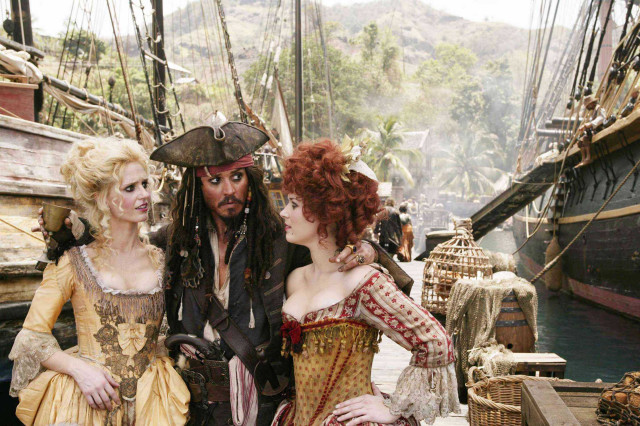 Pirates group boat harbor pirate free wallpaper - medium preview image