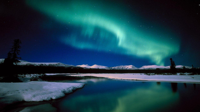 Green aurora borealis lake snow free wallpaper - medium preview image