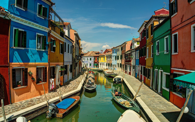 Canal boats colorful buildings water free wallpaper - medium preview image