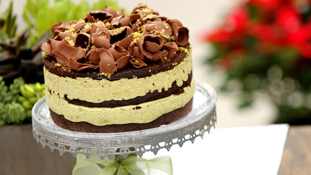 Chocolate cake frosting sprinkles cake free wallpaper - medium preview image