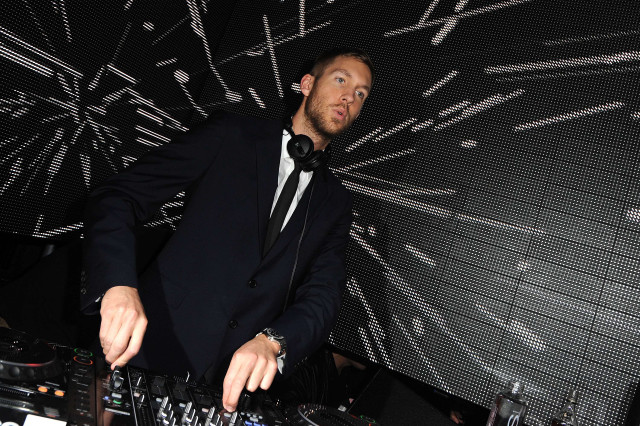 Man suit tie mixing music free wallpaper - medium preview image