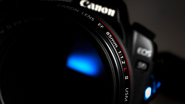Camera lens flash light attachment free wallpaper - medium preview image