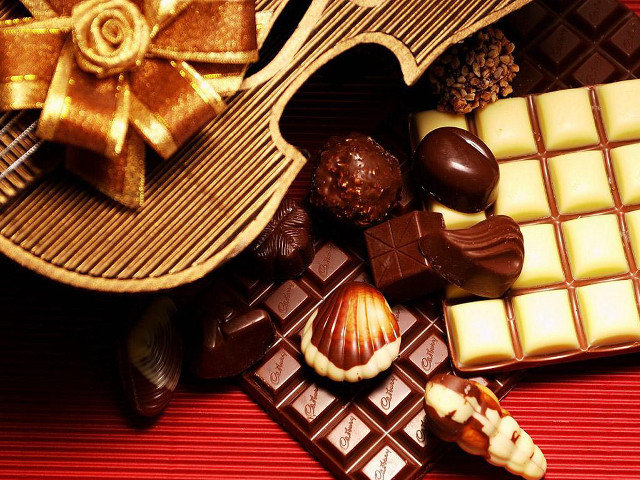 Chocolates candybars redtablecloth bow stilllife free wallpaper - medium preview image