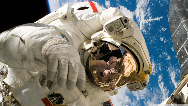 Man spacesuit space station earth free wallpaper - medium preview image