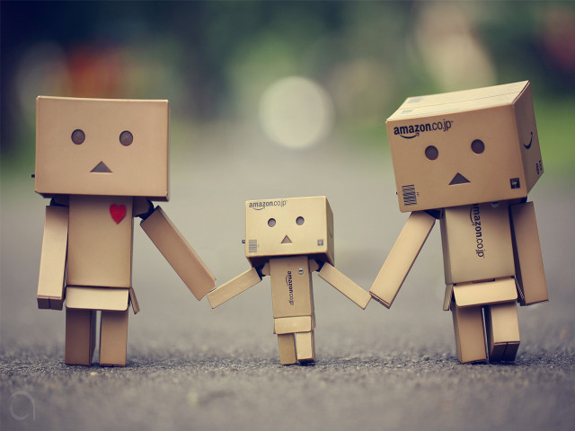 Cardboard dolls holding hands boxes free wallpaper - medium preview image
