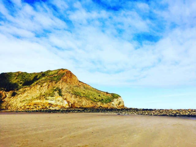 Sandy beach mountain blue sky free wallpaper - medium preview image