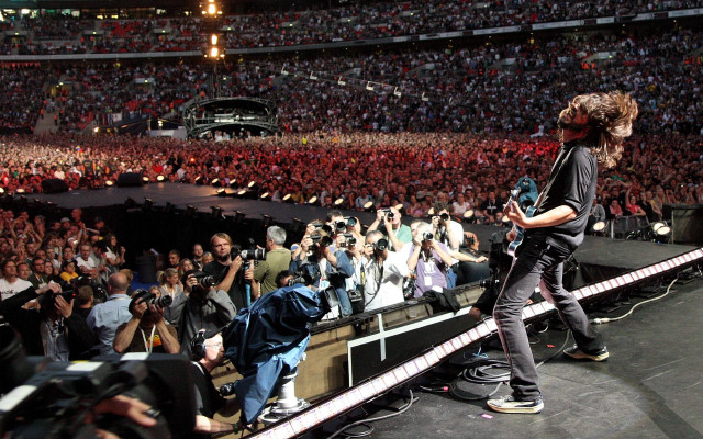Man stage microphone crowd stadium free wallpaper - medium preview image