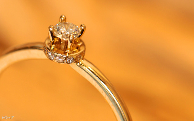 Diamond ring yellow gold white free wallpaper - medium preview image