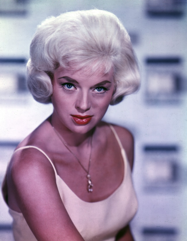 Doris blair red lipstick white free wallpaper - medium preview image