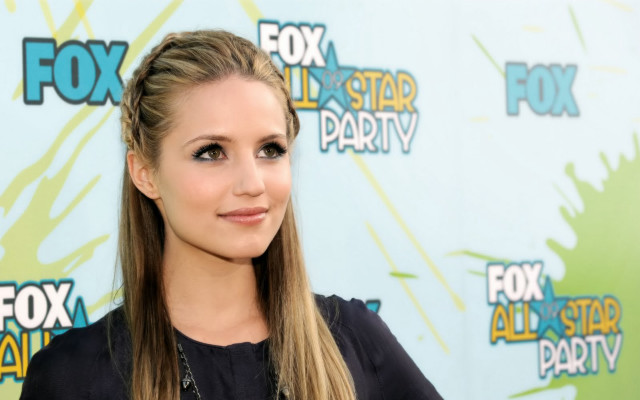 Woman longhair blacktop redcarpet green free wallpaper - medium preview image