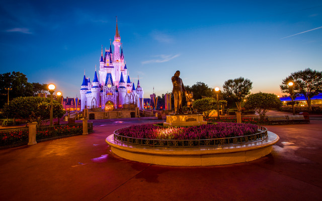 Castle statue nightwalkway litflowers bed free wallpaper - medium preview image