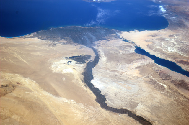 River desert landscape plane view free wallpaper - medium preview image