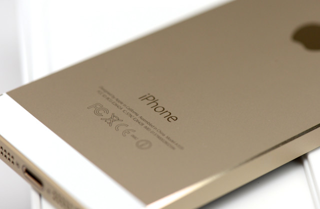 Iphone closeup white surface gold free wallpaper - medium preview image