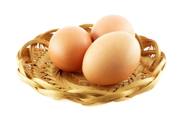 Three eggs basket white background free wallpaper - medium preview image