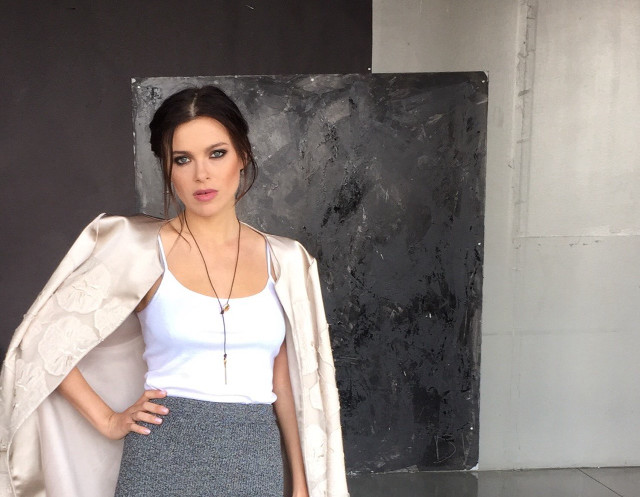 Aramenta vail fashion photoshoot standings free wallpaper - medium preview image