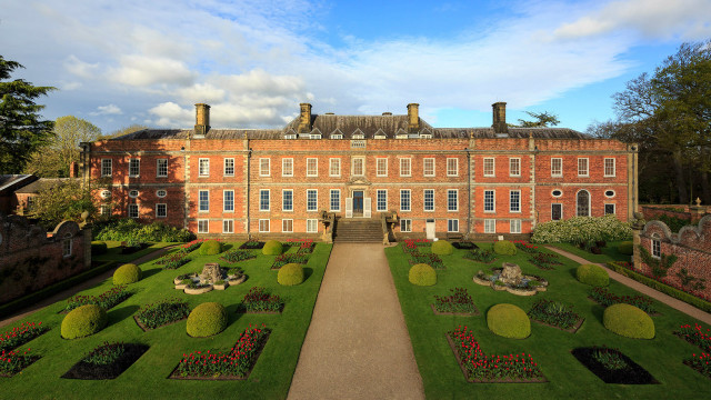 Large building garden walkway front free wallpaper - medium preview image