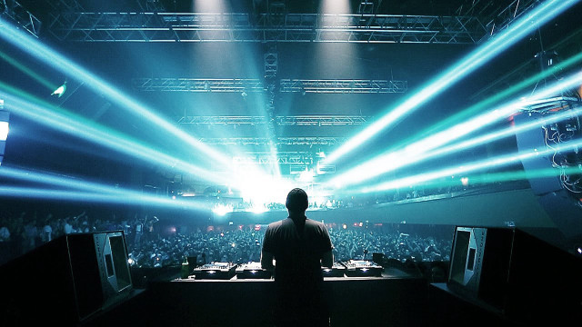 Dj crowd concert bright lights free wallpaper - medium preview image