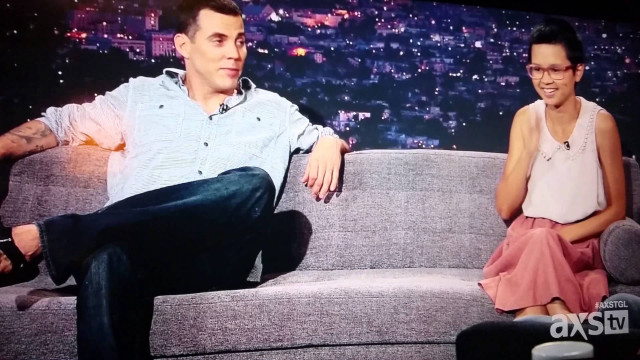 Man woman couch talking tv free wallpaper - medium preview image