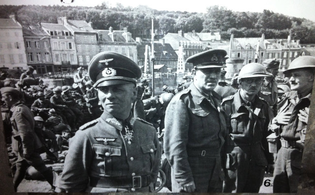 Men uniforms crowd town group free wallpaper - medium preview image