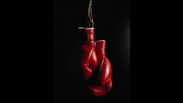 Red boxing gloves hanging rope free wallpaper - medium preview image