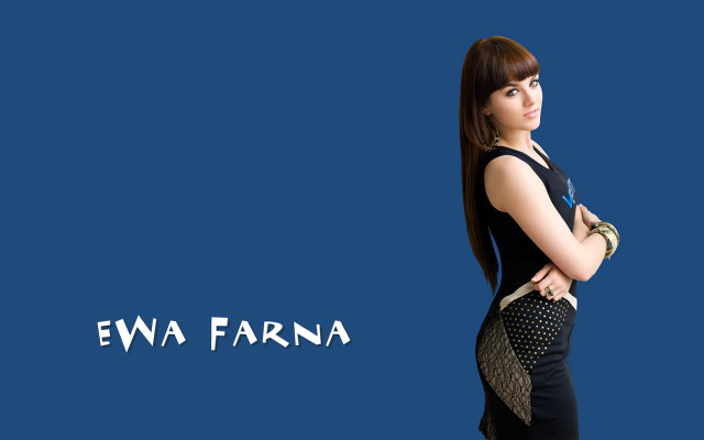 Woman black dress arms crossed free wallpaper - medium preview image