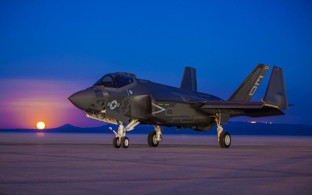 Jet plane airport tarmac sunset free wallpaper - medium preview image